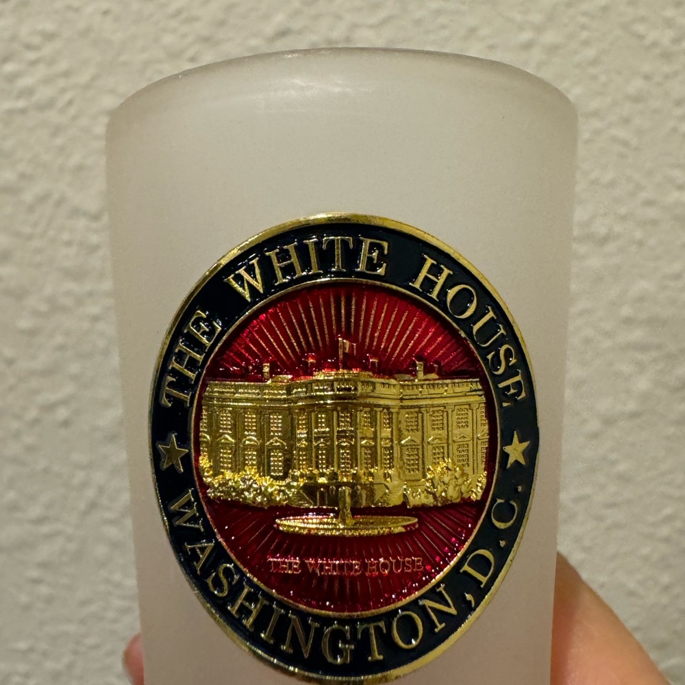 Set of 4  The White House  Frosted Shot Glasses withh metal etched emblem. - Picture 4 of 5